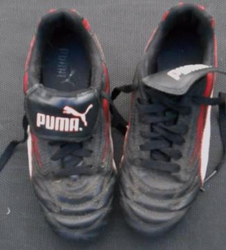 Kids Puma Soccer Football Boots, Size 3 in good Condition black