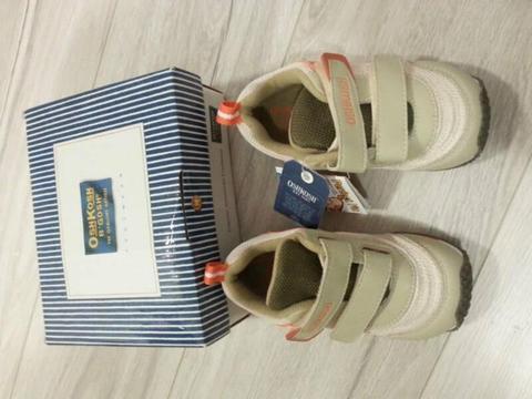 BNWT Osh Kosh Toddler Shoes size 8