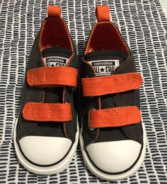Kids Converse All Star shoes size US 9