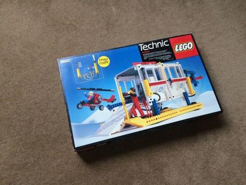 Lego Set 8680 - Arctic Rescue Base