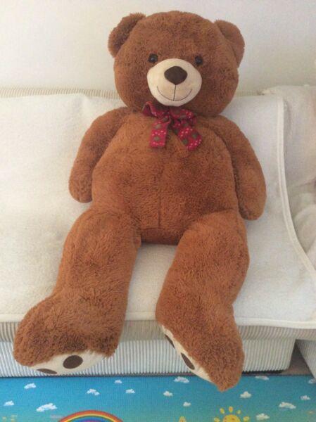 Jumbo Bear Plush 1.3M