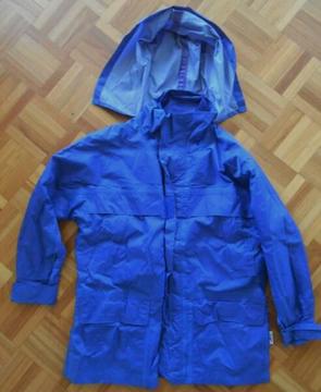 Size 6 - 8 childs unisex hooded raincoat blue fleece lined AS NEW