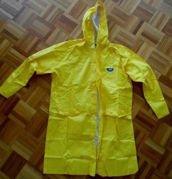 Size 10 childs TEAM brand unisex yellow hooded raincoat IN GC