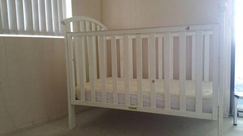 Baby cot including mattress and soft wool mattress cover