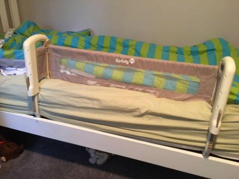 Toddler bed rail ( Safety first)