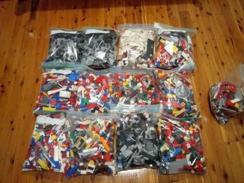 Lego 12.6kg from smoke free, pet free home