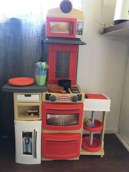 Kids toy kitchen