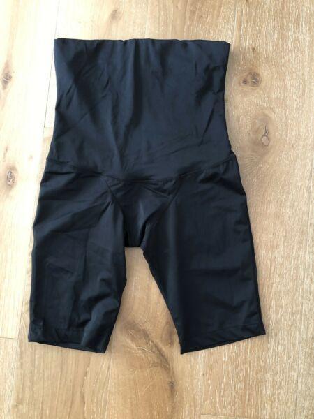 SRC Recovery Shorts XL Black *Great condition