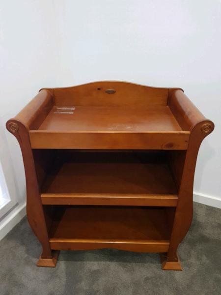 Second hand Bruin Sleigh baby change table