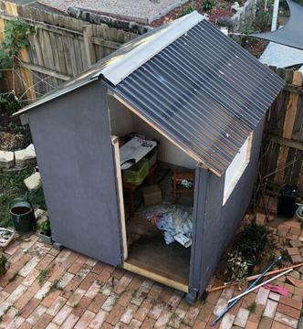 Free wooden cubby house