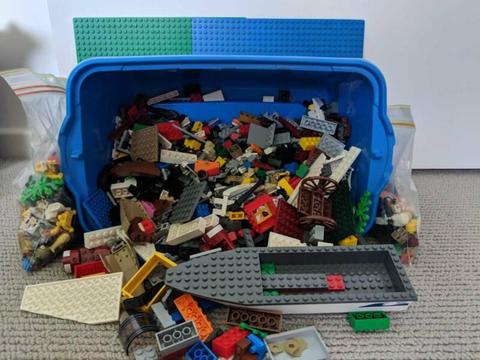 Bulk Lego set incl container - approx 2kg