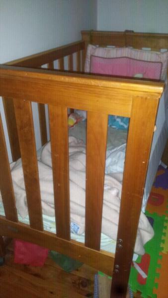 Wooden cot/toddler bed/day