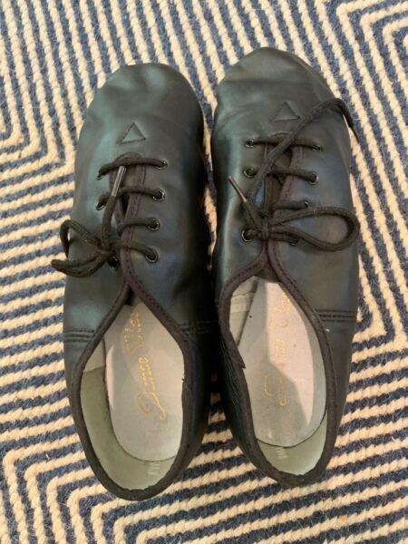 USED ONCE!! JAZZ SHOES. SIZE
