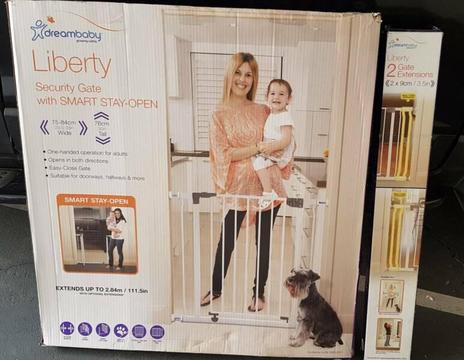 Dreambaby Chelsea child safety gate plus 18 cm extension