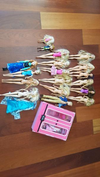 Barbie dolls wardrobe