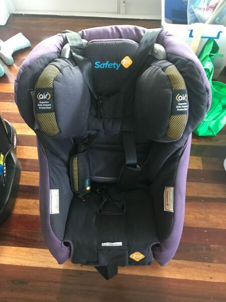 Used Safety 1st child car seat for sale (New RRP $349)
