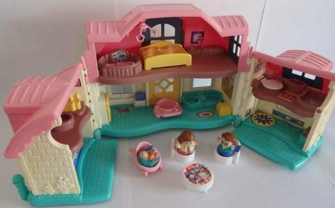 Fisher Price Little People House and Family