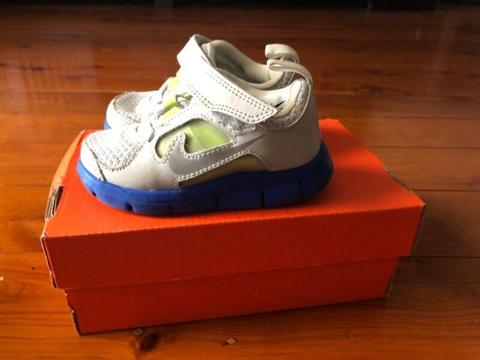 Toddler Nike Free Run shoes Size 5C