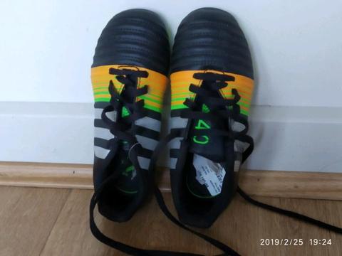 Adidas soccer shoes size 4
