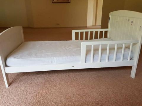 Kids Bed (with free mattress)