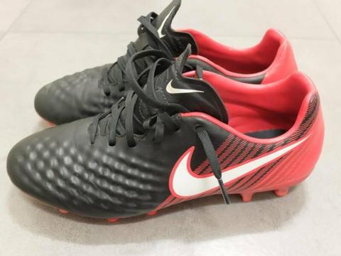 Nike soccer boots teen boy