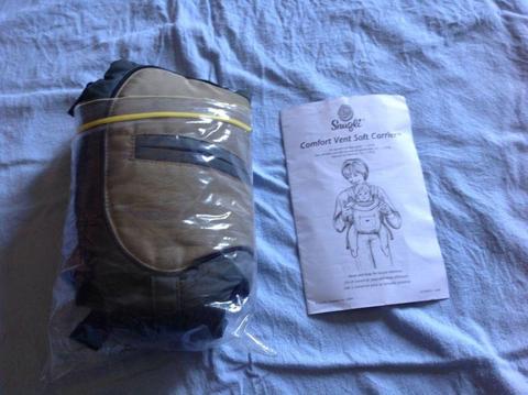 Baby carrier / papoose - great condition
