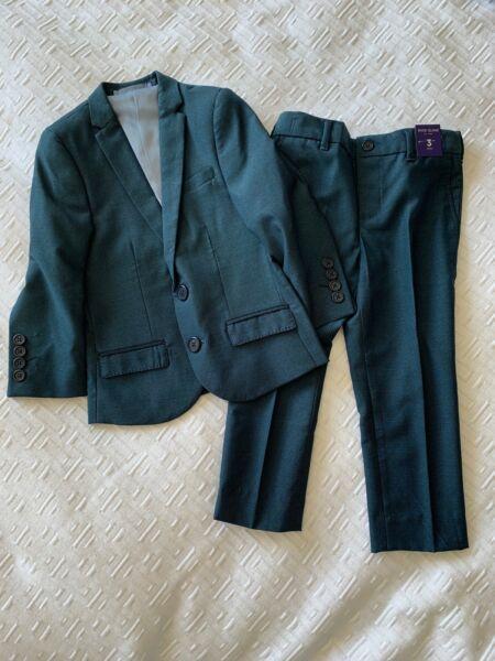 Boys Navy Suit Size 3 Brand new with tags