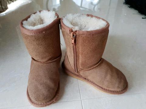 Toddler UGG boots size 7-8