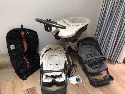 Stokke Xplory carry cot, 2x pram seat, travel bag and accesories