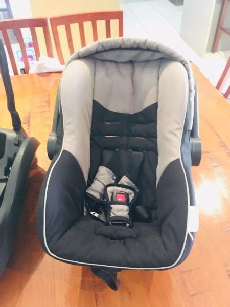 Britax Safe N Sound Baby car seat Capsule