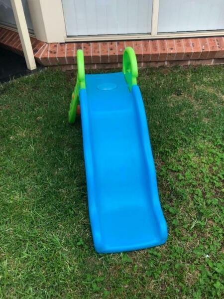 Kids outdoor slide with hose attachment