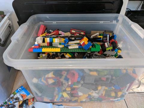 40 ltr tub of LEGO