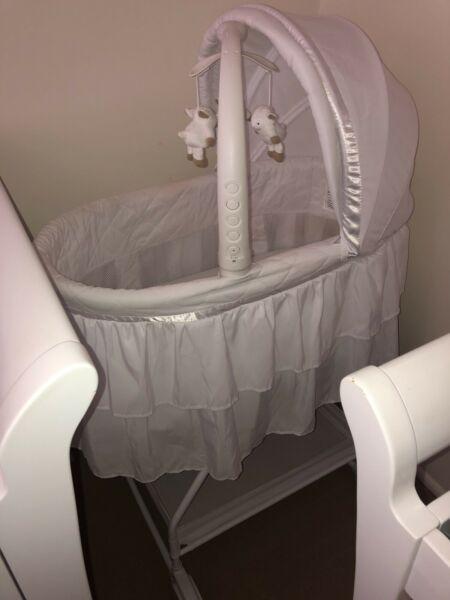 Very good condition Baby Bassinet