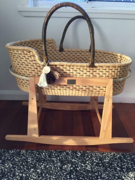 The young folk collective Moses basket with stand