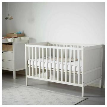 Baby Cot Converts into a toddler bed Mattress included