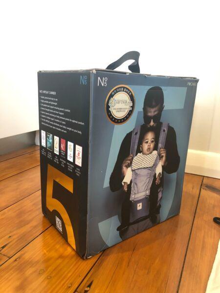 POGNAE No.5 hipseat baby carrier