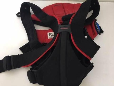 Baby Bjorn Carrier in good condition - forward and rear facing