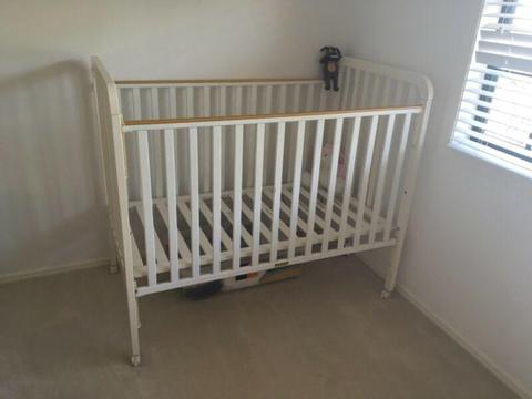 White baby cot. Only been used for grandchildren. good condition