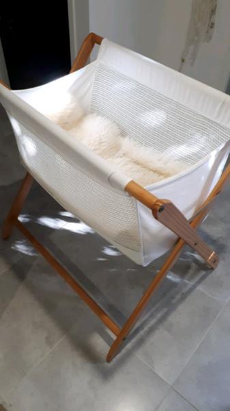 Cariboo baby bassinet