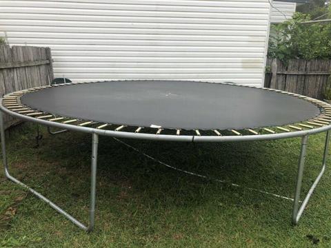 Trampoline replacement mat