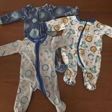 Baby clothing x 3 size 00000