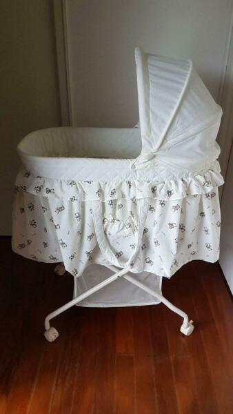 Love n Care baby bassinet - excellent condition