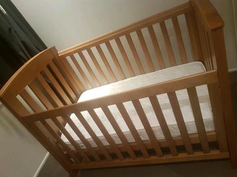 Boori Country Collection cot & changing table with draws