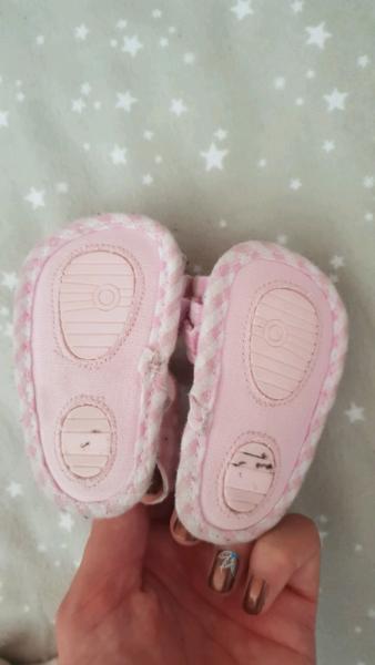 2x BABY SHOES SIZE 1