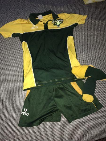 Mt Gravatt Hawks soccer uniform -size 8