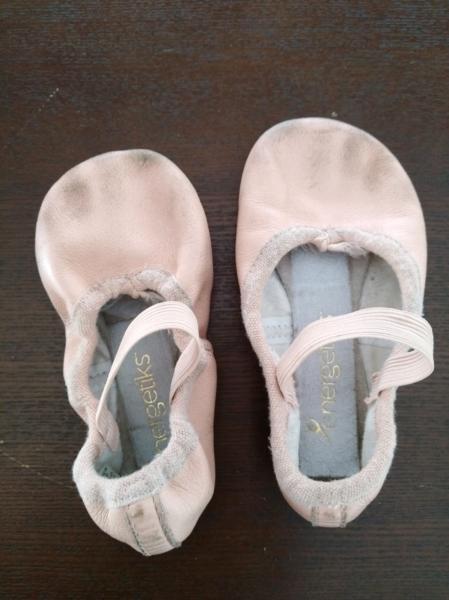 Energetiks brand ballet shoes fit girls size 8-9
