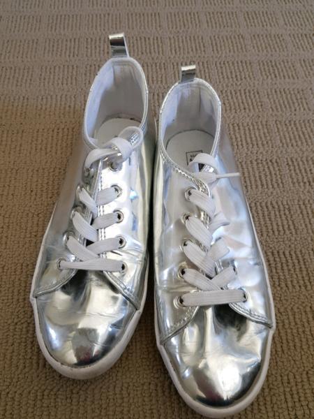 Girls Size 5 Silver Shoes
