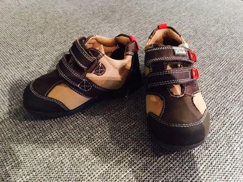 Clarks kids shoes - size 6.5