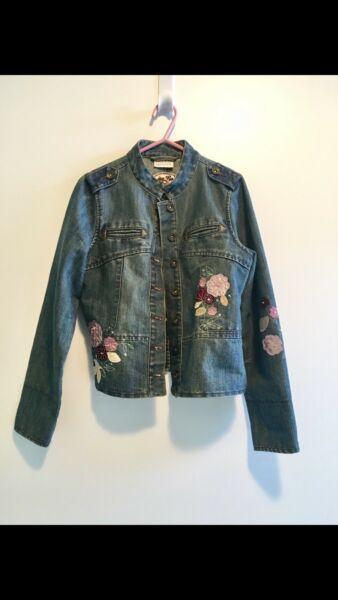Pretty Girls Denim Jacket (Ages 9-10/140cm) with Embroidered Flowers!