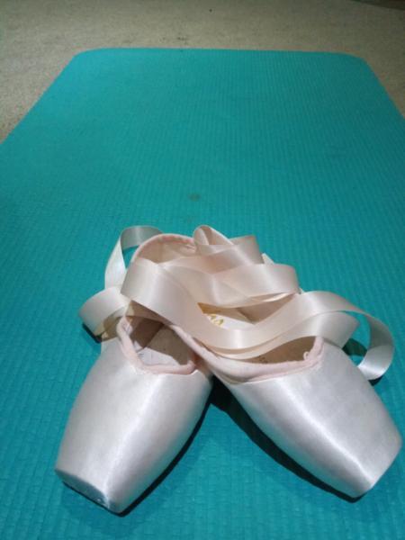 Ballet ponit shoes size 7